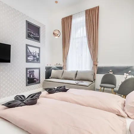 Elisabeth 50 * Budapeste